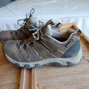 shoes like keen